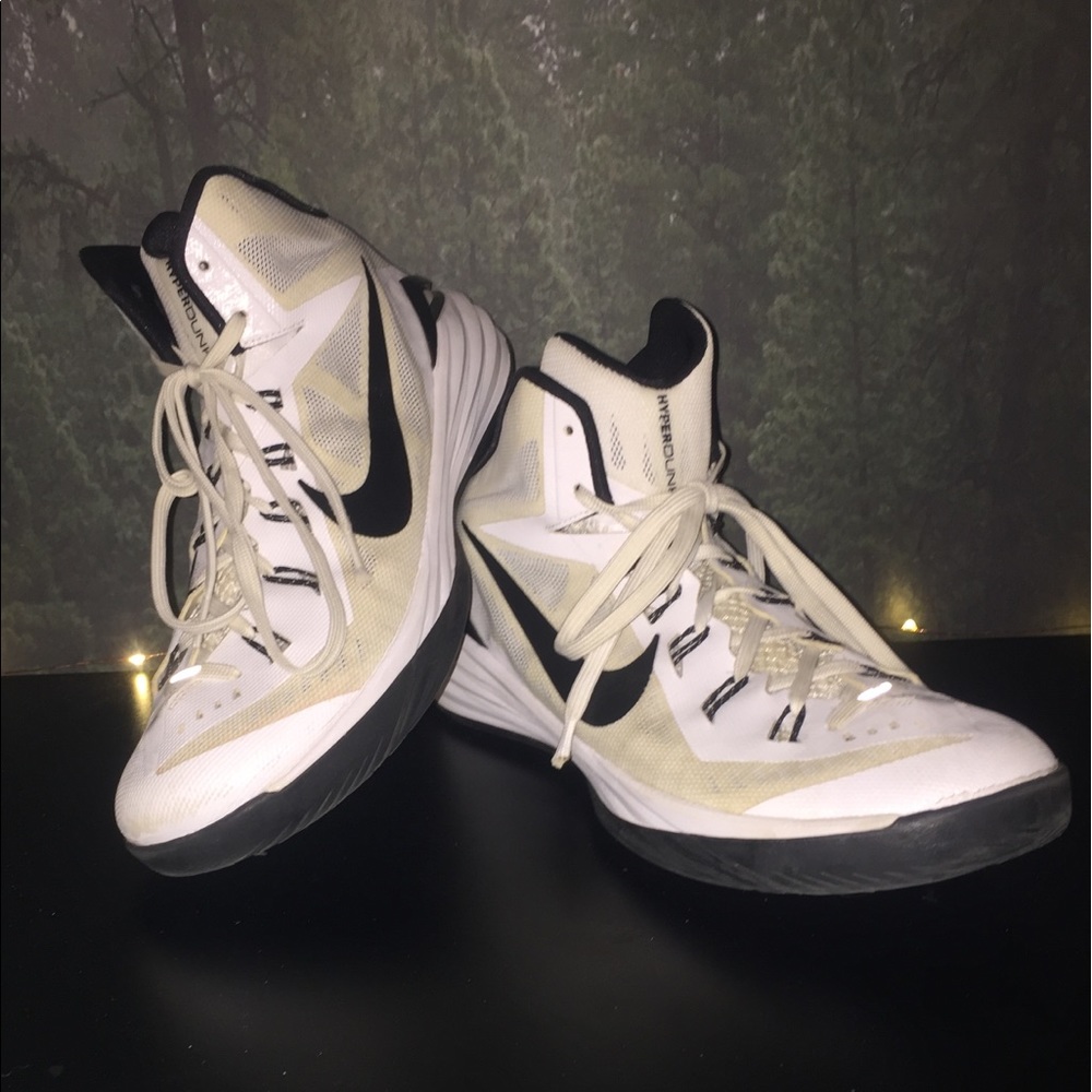 Hyperdunk basketball shoes